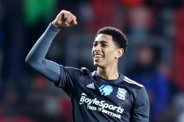 组曼联小队？ 罗马诺：梅努想去那不勒斯但曼联暂不想放（罗马诺：梅努倾向加盟那不勒斯，曼联暂不放行，“曼联小队”难成）