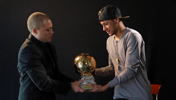 卡扎伊什维利：感谢中超联赛颁发的MVP，我非常珍视这份荣誉（卡扎伊什维利：感谢中超授予MVP，这份荣誉对我意义非凡）