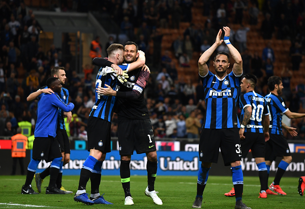 阿根廷美女老师用梅西表情包为学生评分：谁想让梅西伤心呢？