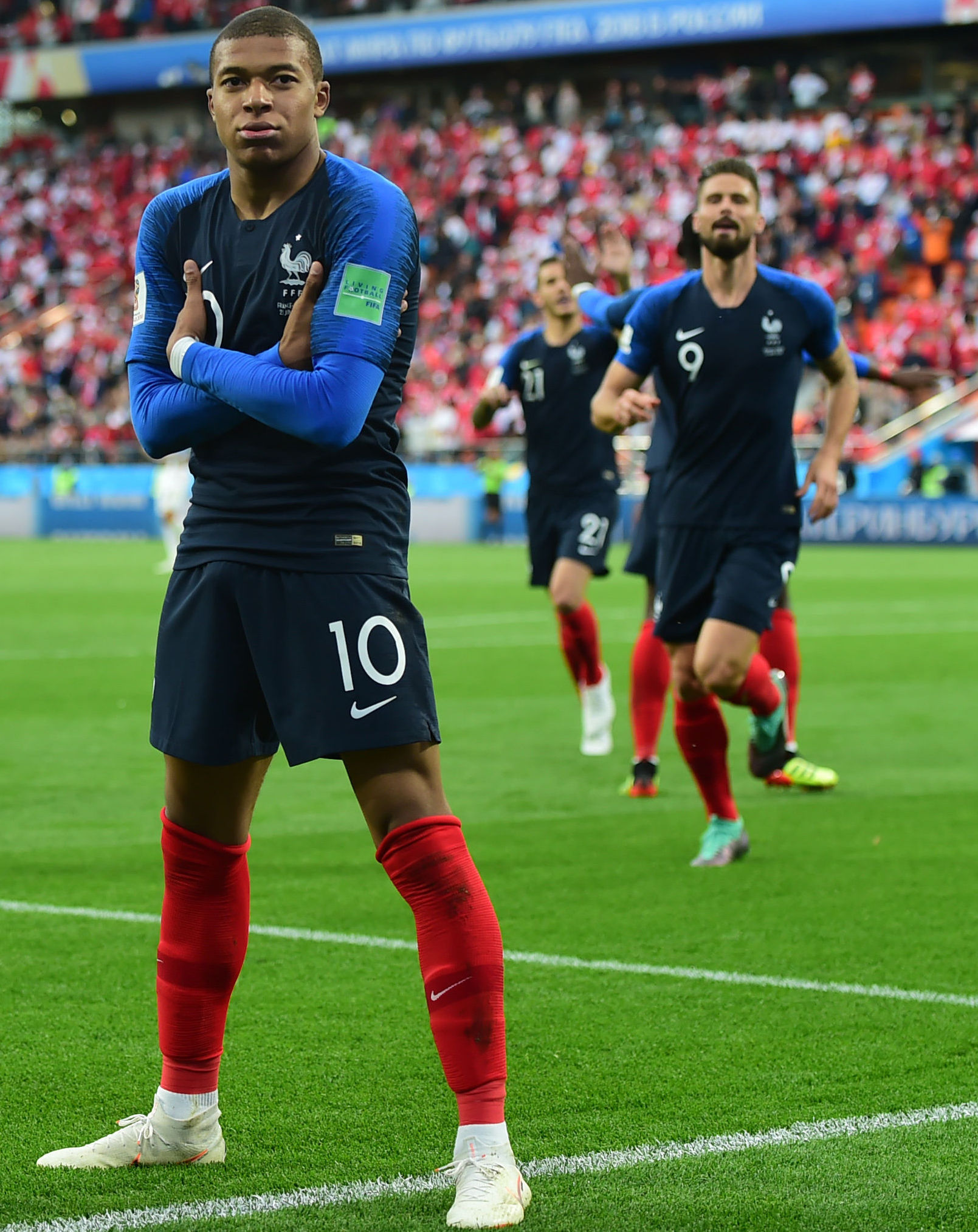 米切尔半场投篮12中7，三分5中3得到22分1板1助1断