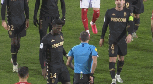 里夫斯：看到詹姆斯在场上全速奔跑，这会促使你跟上他的步伐