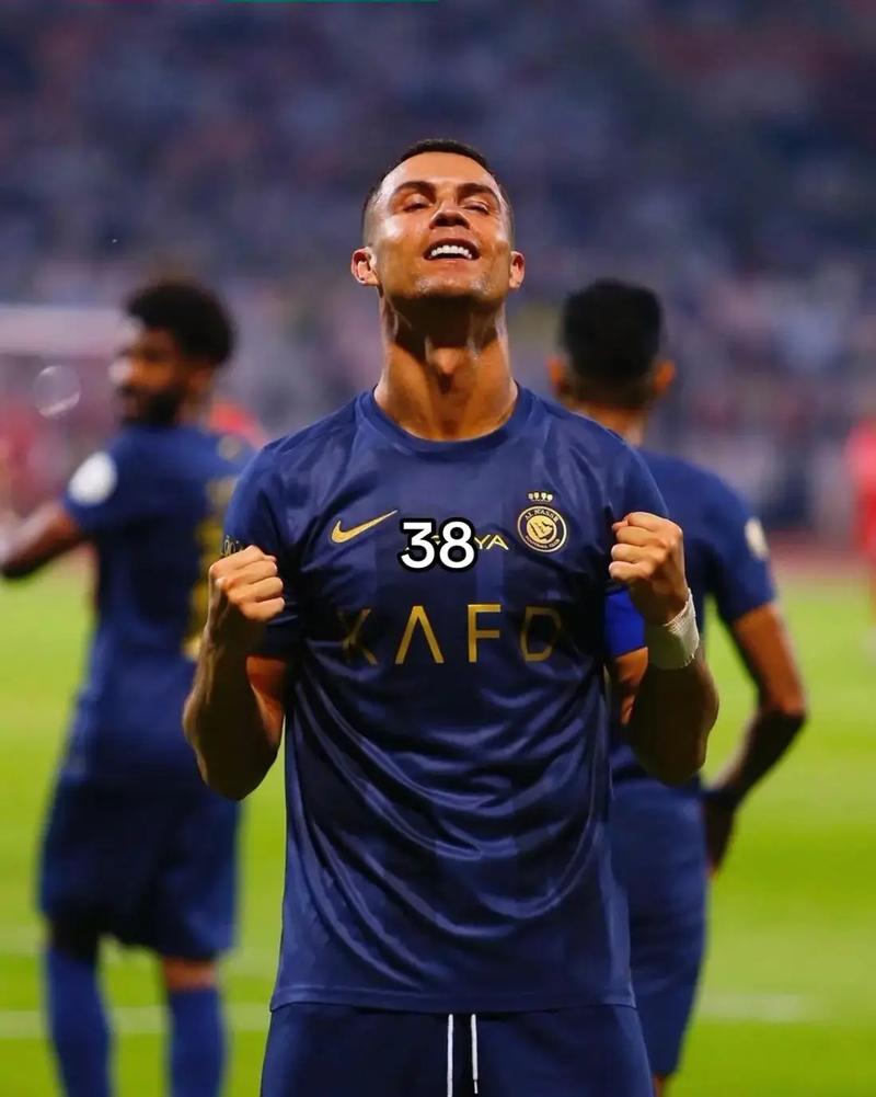 孔帕尼：凯恩和对手的手臂位置几乎一样，这种情况不该判点球