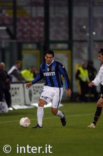 日职联半场：莱奥建功，知念庆破门被吹，鹿岛1-0横滨水手